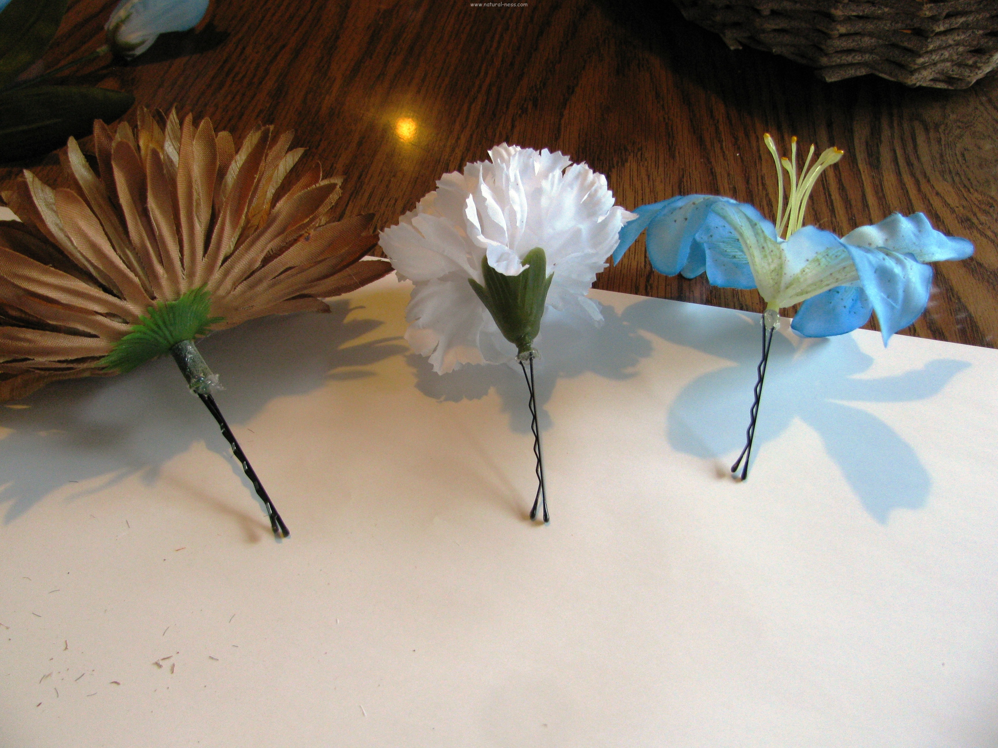 The Dos And Don 39 Ts Of Wearing Flowers In Your Hair Xovain Here Is What The Flowers Look Like After Being Attached To Bobby Pins